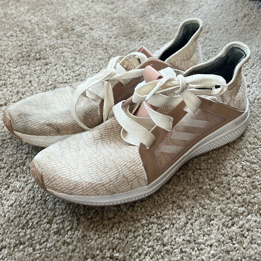 pink tennis shoes